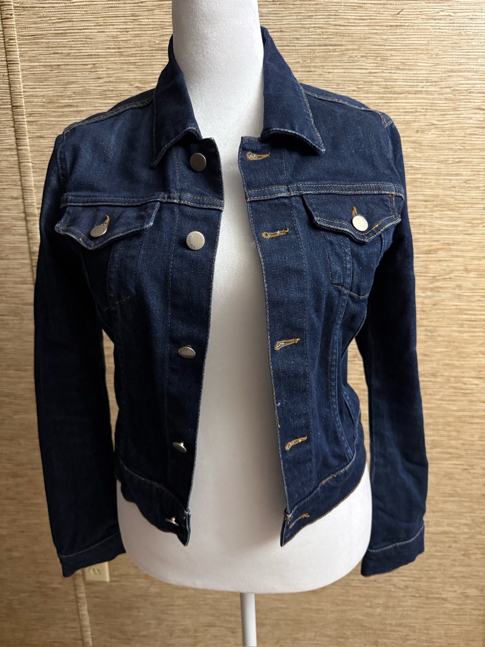 Theory Jean Jacket Women’s Size Medium Dark Blue Button Front Pockets Denim